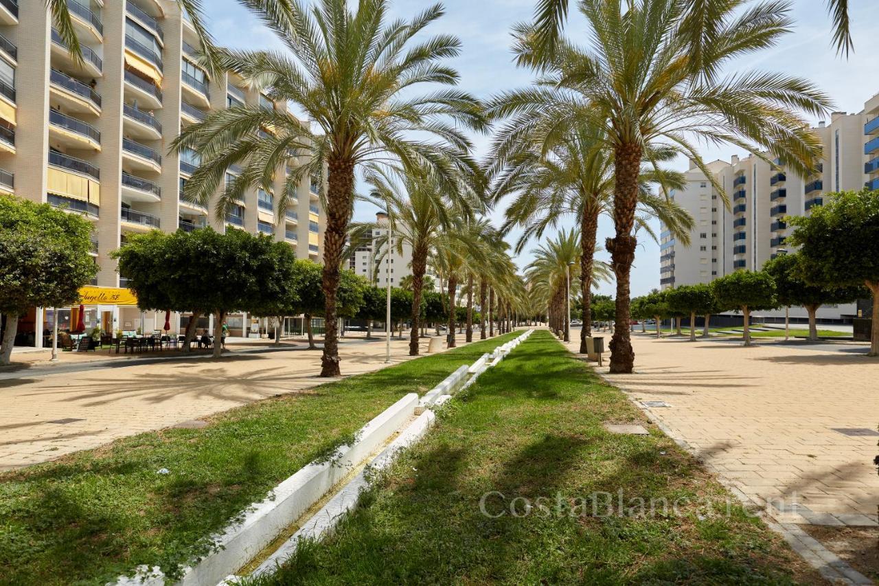 Luxurious, Newly-Renovated Large 2-Bedroom Condo By The Beach Benidorm Bagian luar foto