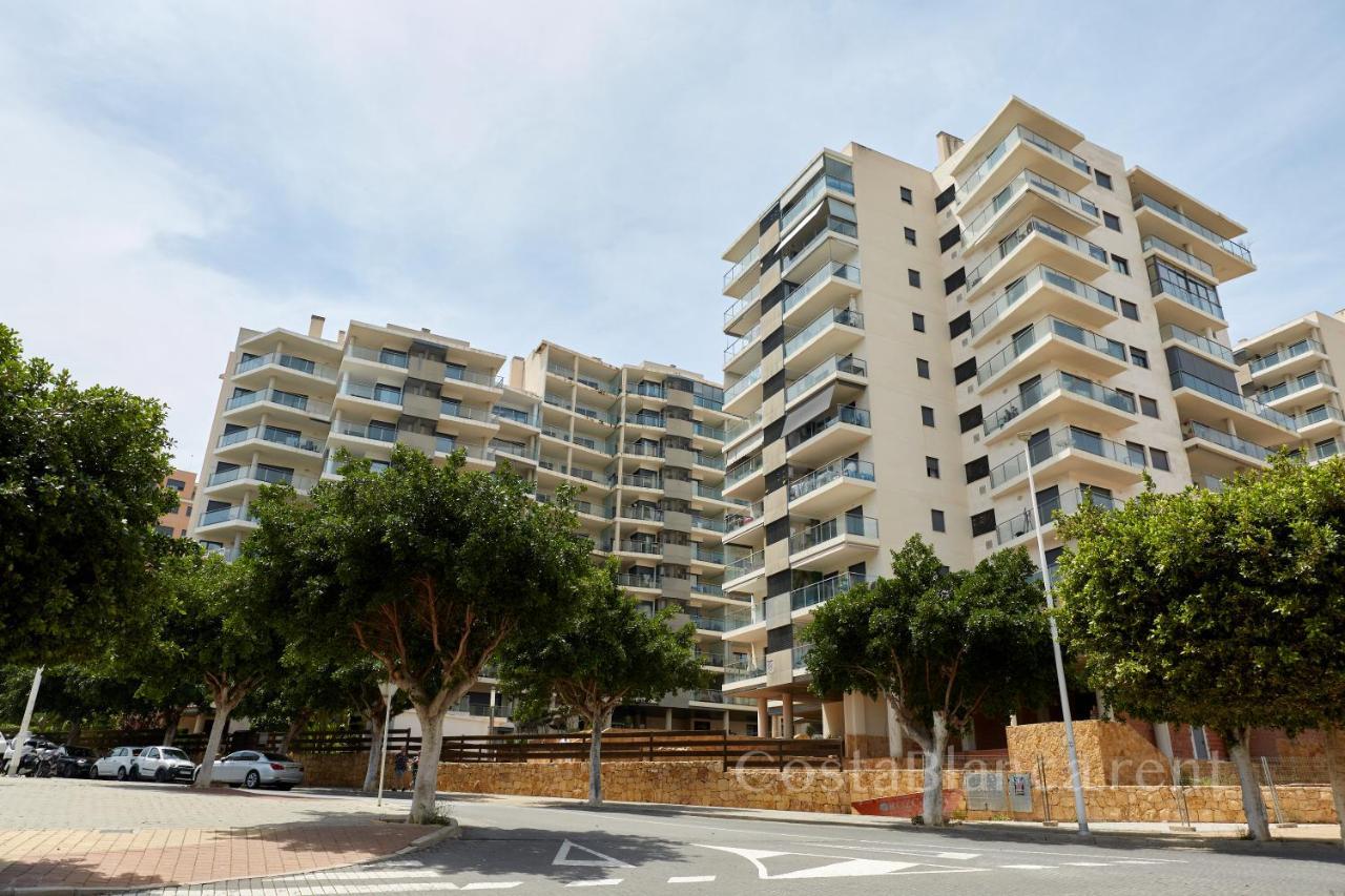 Luxurious, Newly-Renovated Large 2-Bedroom Condo By The Beach Benidorm Bagian luar foto