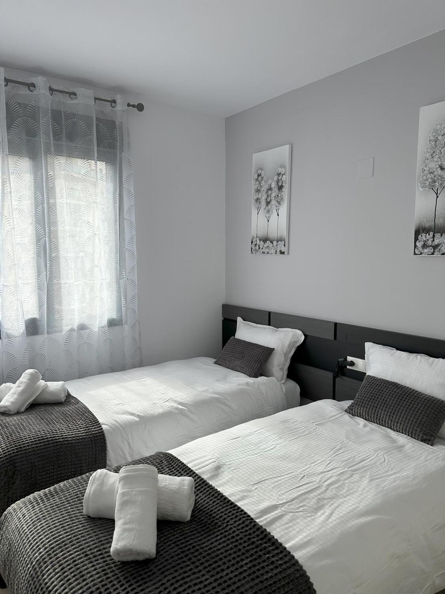 Luxurious, Newly-Renovated Large 2-Bedroom Condo By The Beach Benidorm Bagian luar foto