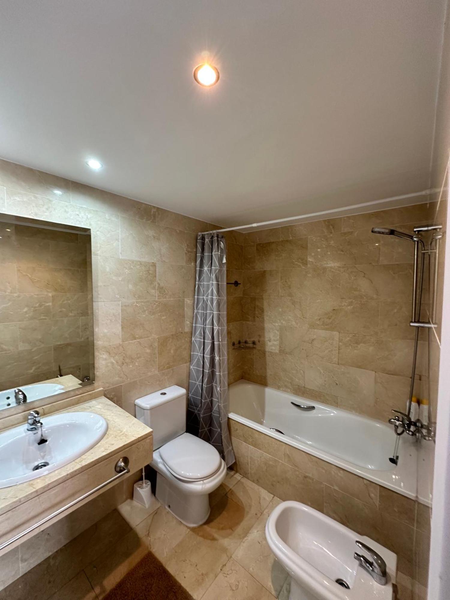 Luxurious, Newly-Renovated Large 2-Bedroom Condo By The Beach Benidorm Bagian luar foto