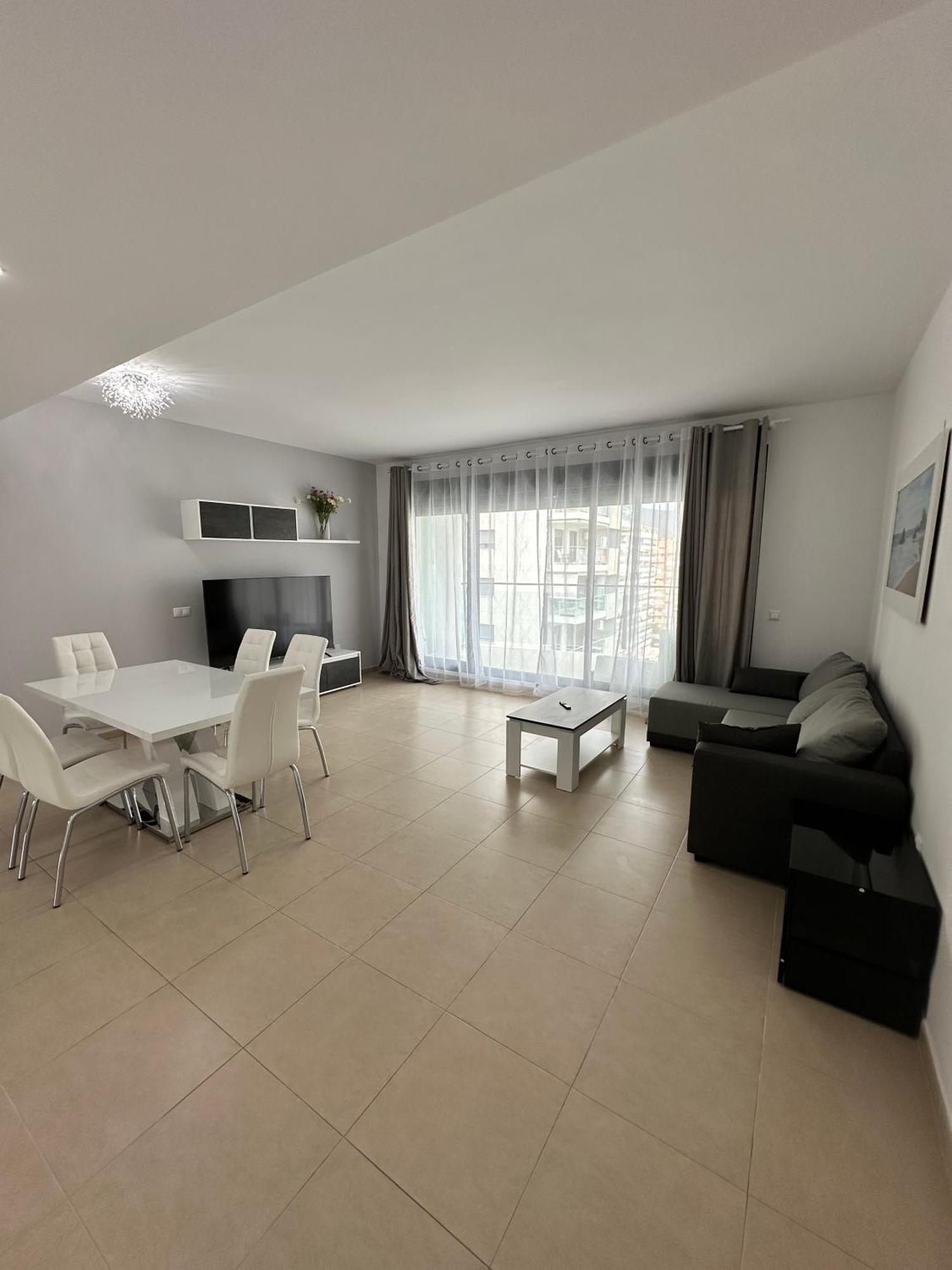 Luxurious, Newly-Renovated Large 2-Bedroom Condo By The Beach Benidorm Bagian luar foto