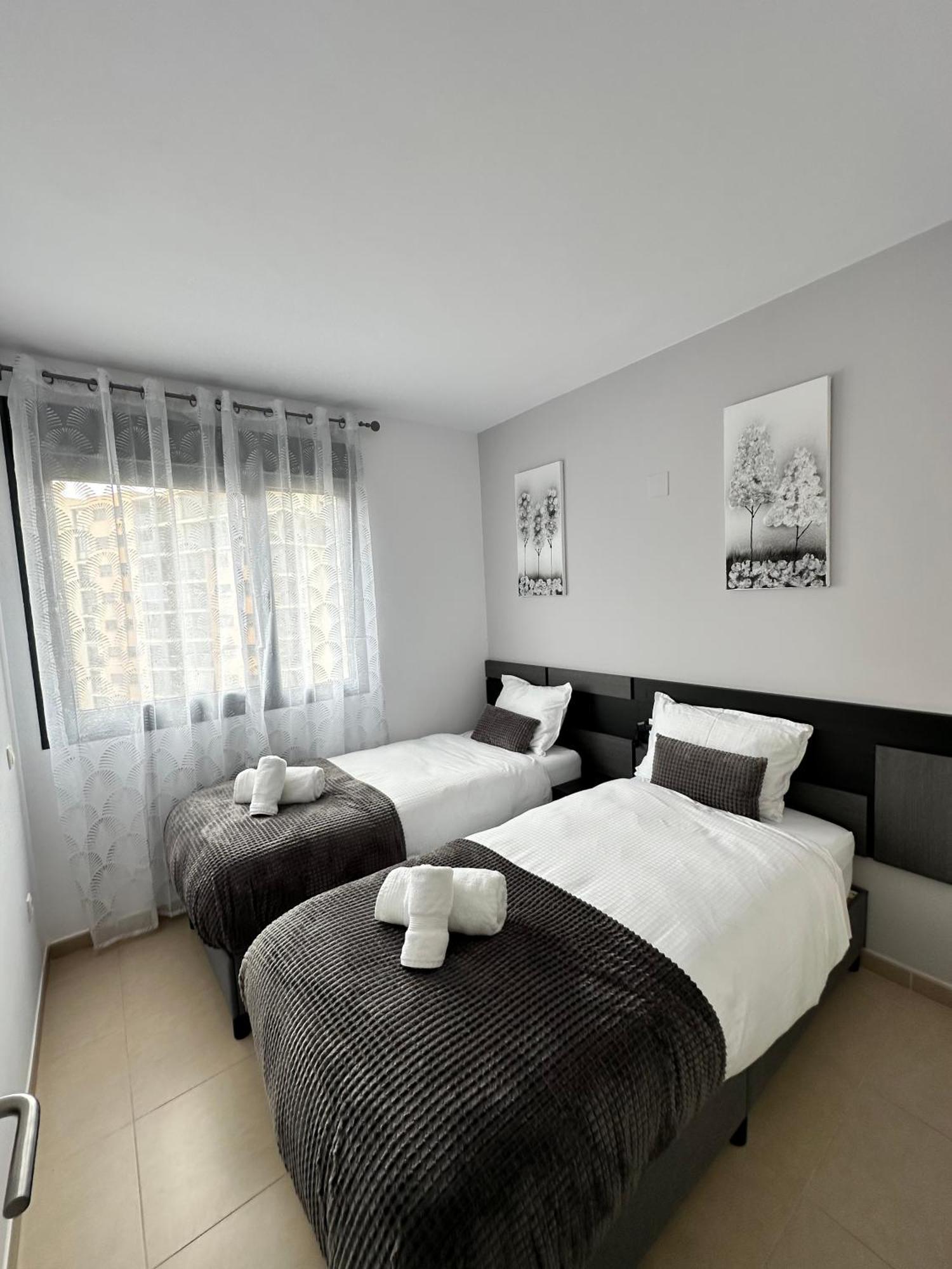 Luxurious, Newly-Renovated Large 2-Bedroom Condo By The Beach Benidorm Bagian luar foto