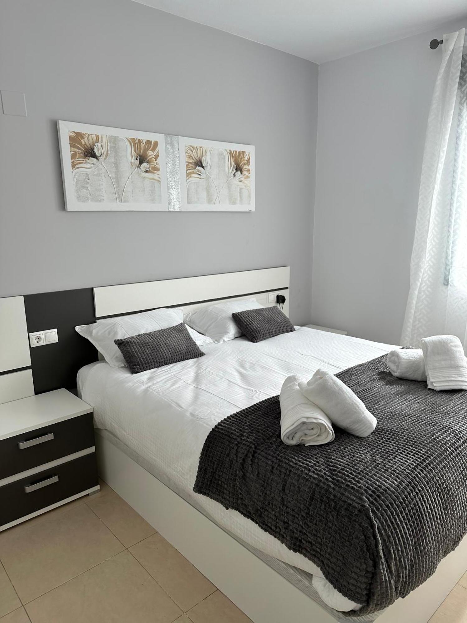 Luxurious, Newly-Renovated Large 2-Bedroom Condo By The Beach Benidorm Bagian luar foto