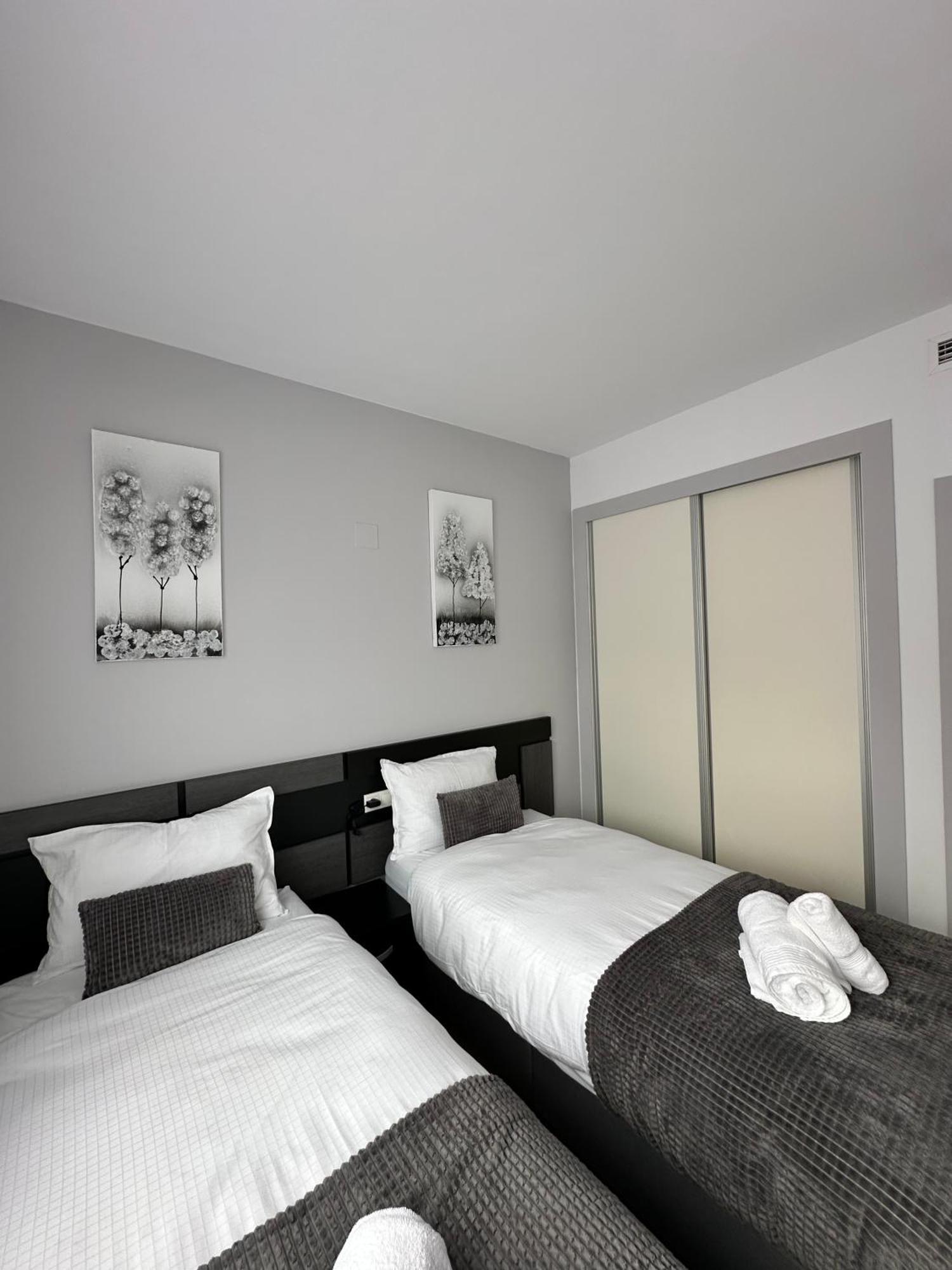Luxurious, Newly-Renovated Large 2-Bedroom Condo By The Beach Benidorm Bagian luar foto