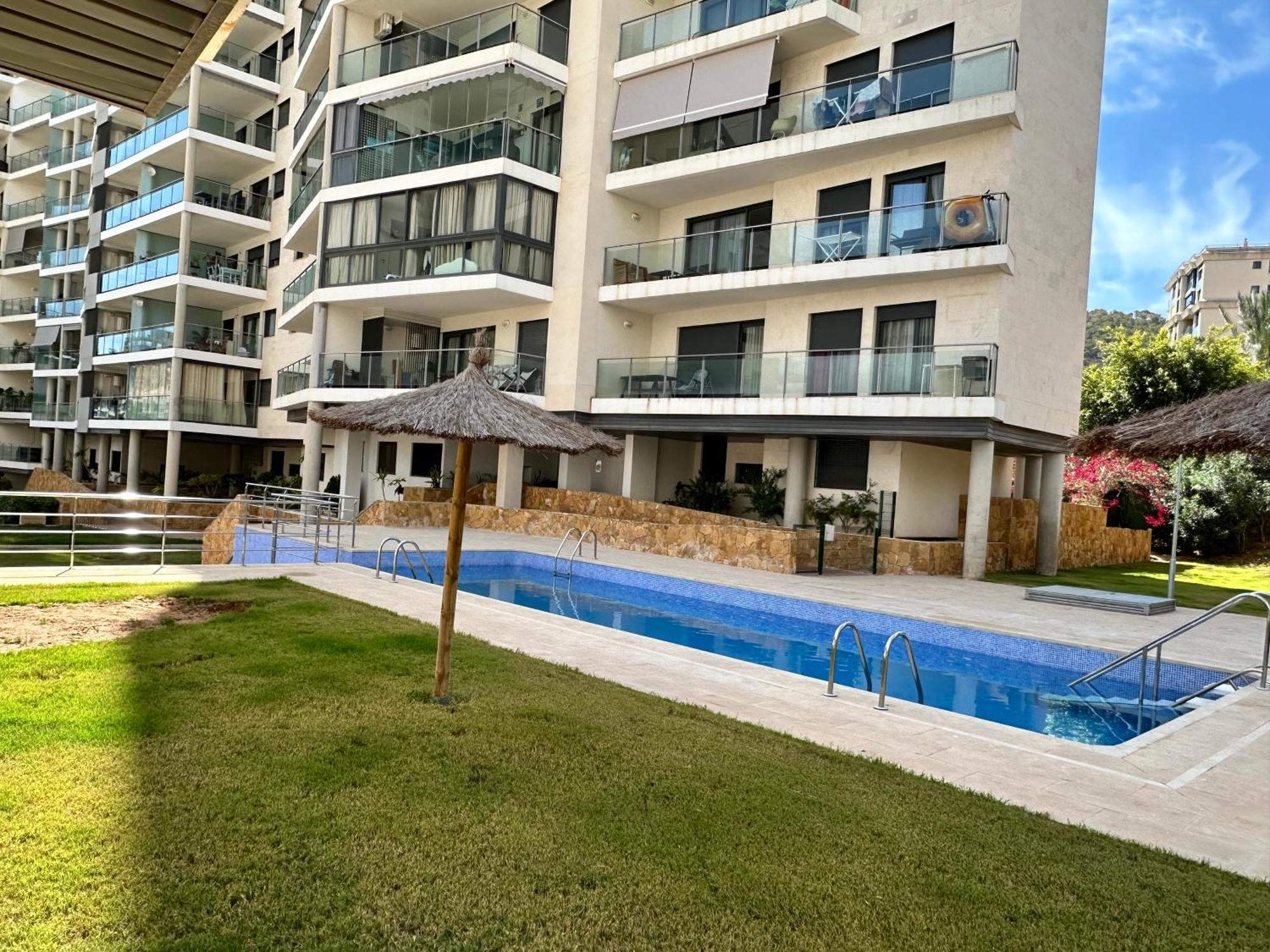 Luxurious, Newly-Renovated Large 2-Bedroom Condo By The Beach Benidorm Bagian luar foto